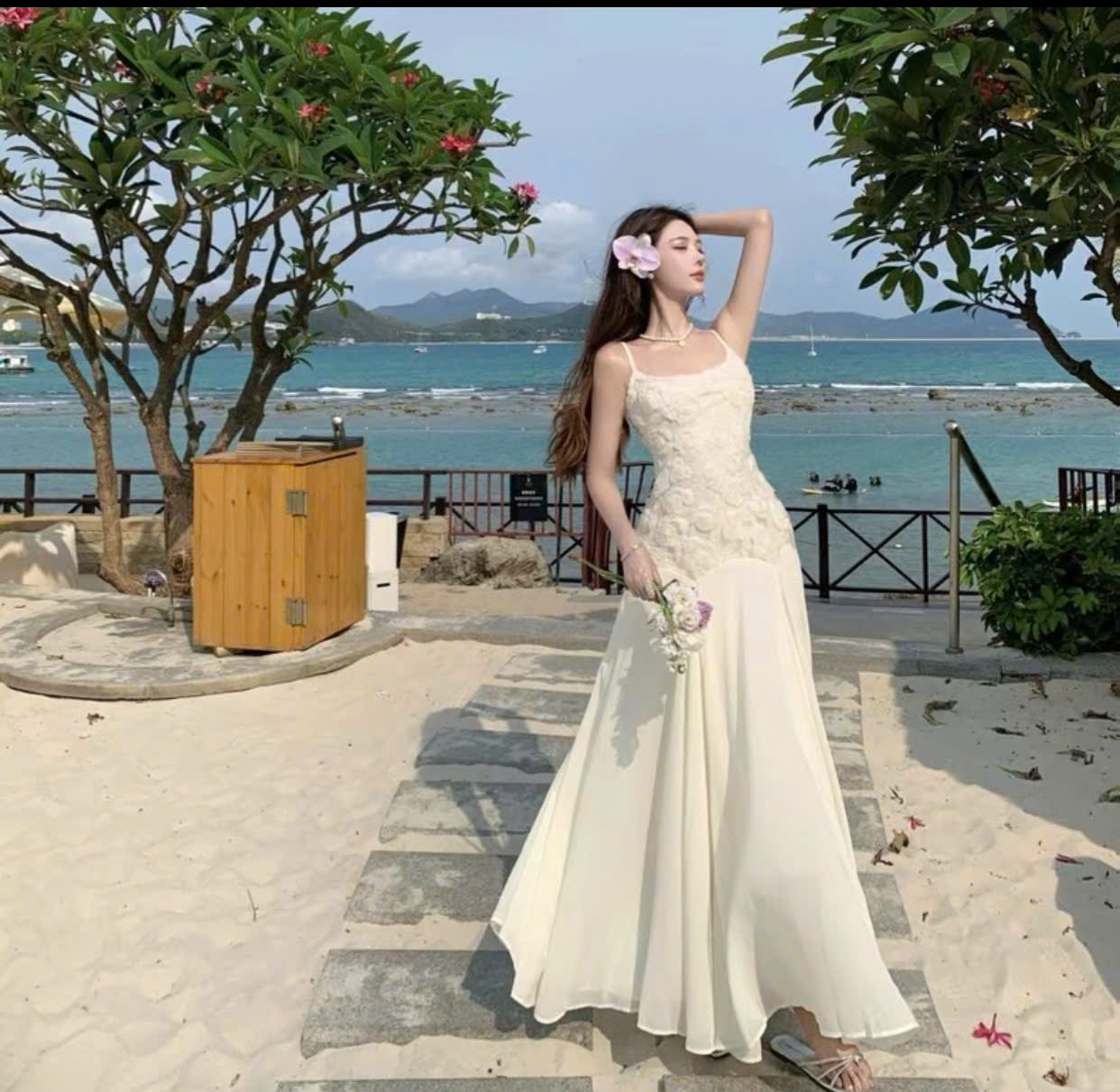 Đầm 2 dây đuôi cá ngà voi